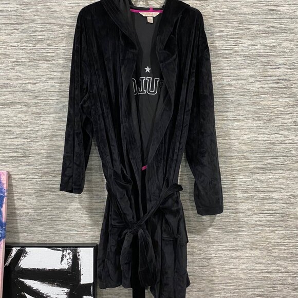 Cacique Womens Fabulous Black Plush Robe With Hood & Belted Waist Size 26/28 NWT - Picture 3 of 7